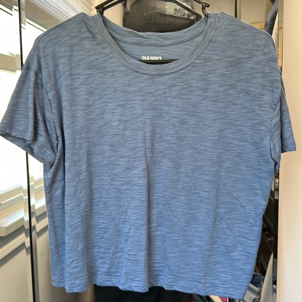 Light blue cropped Small old navy tee